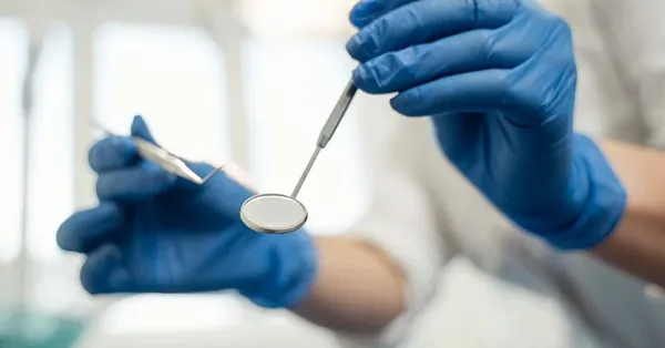 How To Tell If You Need an Oral Surgeon Or a Dentist
